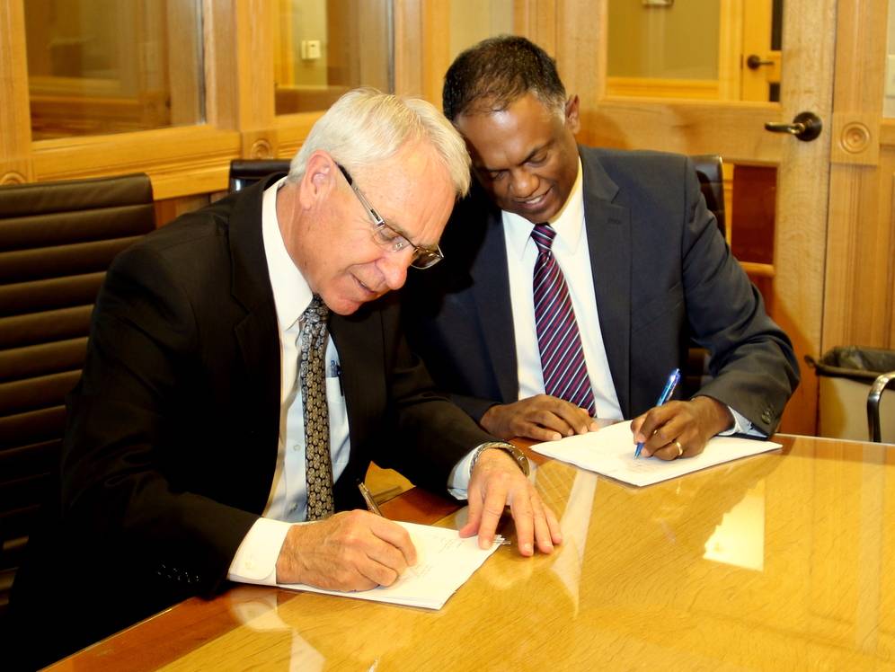 President Albrecht and President Spalding Jugganaikloo signing a partnership agreement